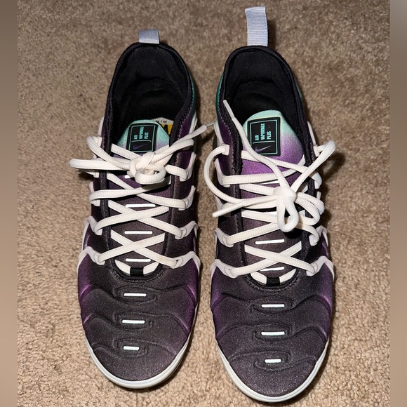 Nike Shoes - Nike Air Vapor Max